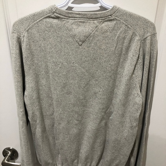 Tommy Basic Crewneck Sweatshirt - Picture 2 of 3